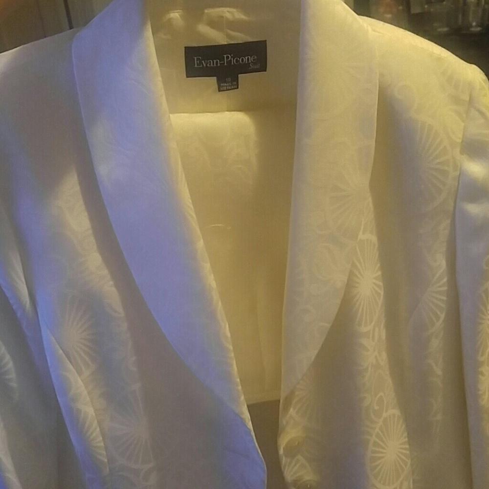 Cream printed suit